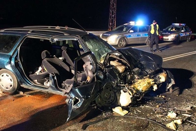 Wypadek na trasie wojewódzkiej pod Zalesiem Śląskim zdarzył się w grudniu 2014 roku.