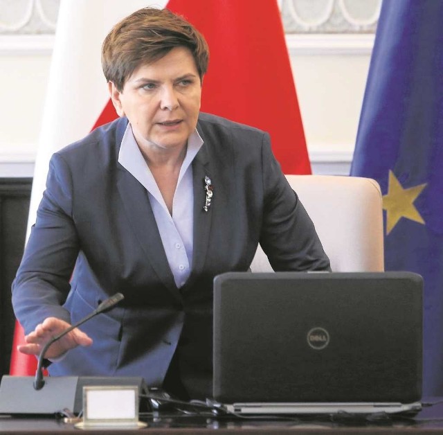 Rząd Beaty Szydło już zapowiedział, że mimo wezwań KE kryzysu konstytucyjnego nie da się rozwiązać do poniedziałku