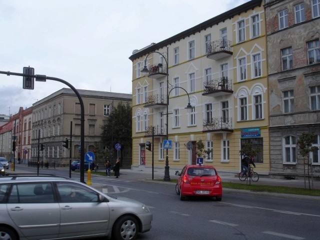 Odnowiona kamienica przy zbiegu ulic Mickiewicza i Orzeszkowej