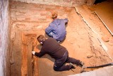 Co znaleźli archeolodzy pod posadzką kościoła świętego Jakuba w Toruniu? [Zdjęcia]