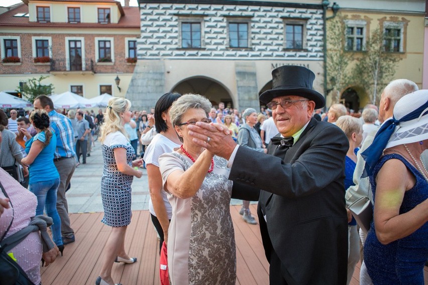 Letnia potańcówka na tarnowskim rynku