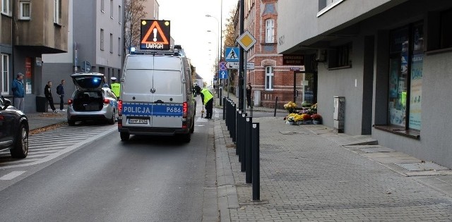 Potrącenie pieszej w Rybniku. Zobacz kolejne zdjęcia. Przesuwaj zdjęcia w prawo - naciśnij strzałkę lub przycisk NASTĘPNE