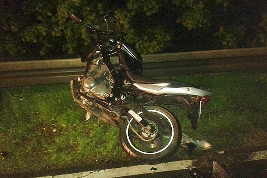 Motocyklista został przewieziony do szpitala.