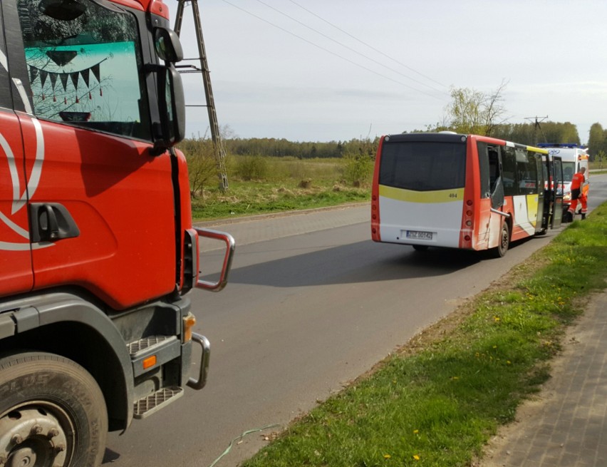 Zderzenie autobusu w ciężarówką w Szczecinku
