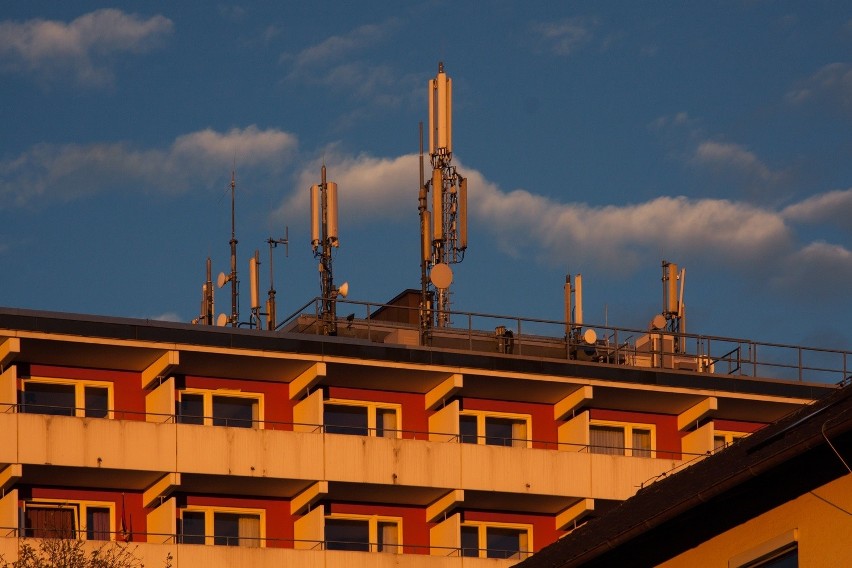 Telekomy chcą zwiększenia mocy swoich nadajników. Co to dla nas oznacza?. MAPA, IFOGRAFIKA