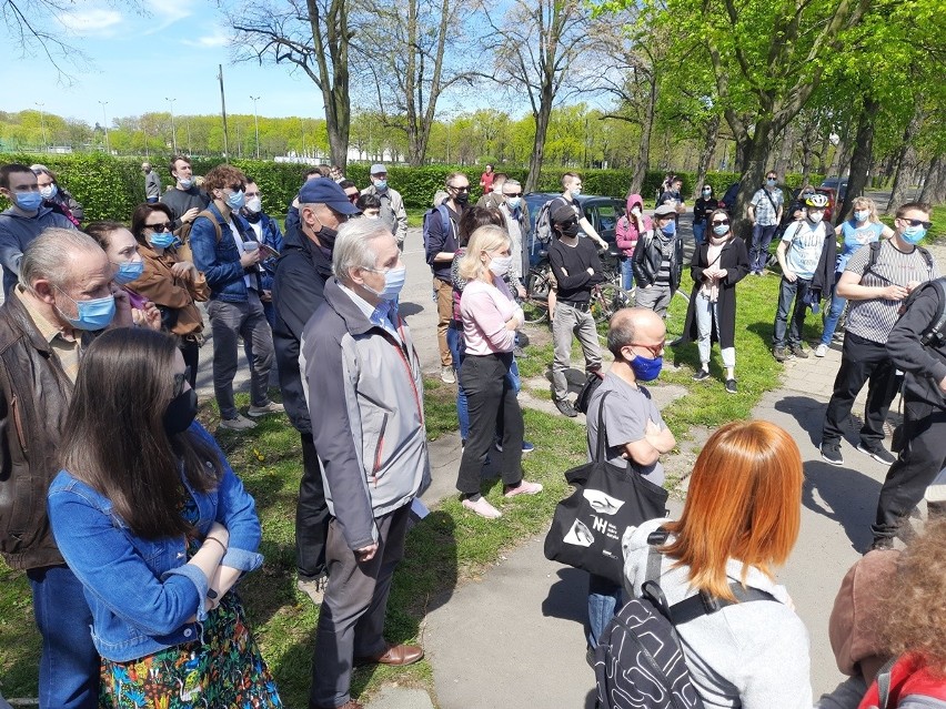 W niedzielę odbył się protest przeciw budowie prywatnego...