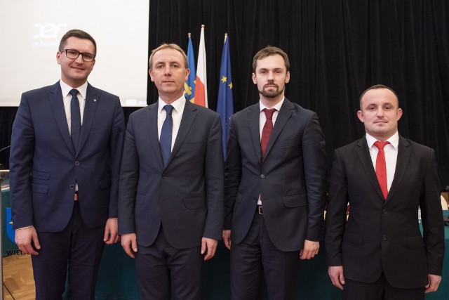 Prezydium wielickiej Rady Miejskiej nowej kadencji. Od lewej: Rafał Ślęczka, Tadeusz Luraniec, Robert Skowronek, Bogdan Lizak