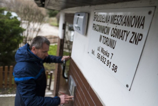 Spółdzielnia Mieszkaniowa Pracowników Oświaty ZNP w Toruniu w swoich zasobach ma niewiele ponad 60 mieszkań. Wydawałoby się, że przepływ informacji w tak niewielkiej wspólnocie nie powinien być problemem...