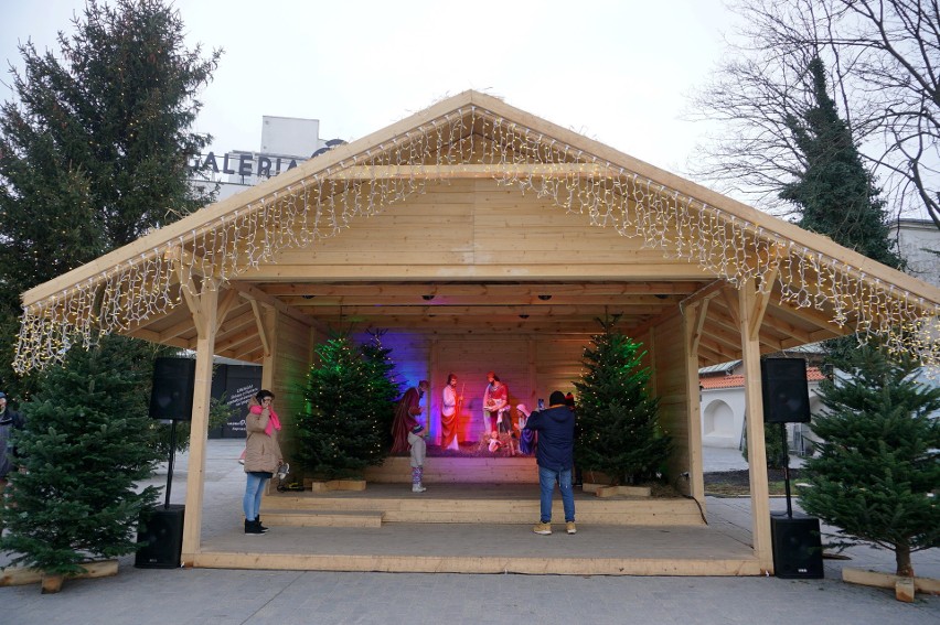 Budowa betlejemskiej stajenki zakończona. Festiwalu bożonarodzeniowego jednak w tym roku nie będzie