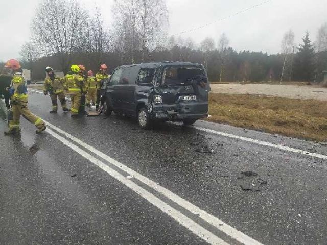 Wypadek na drodze krajowej nr 74 w Jacentowie. W karambolu brały udział dwie ciężarówki