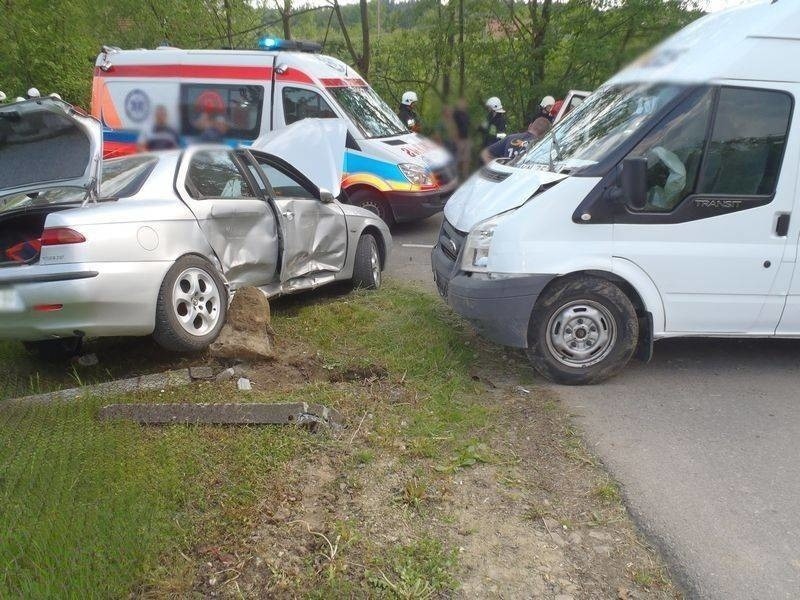 Zderzenie trzech samochodów, ranne cztery osoby