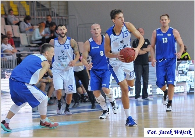 Od porażki rozpoczęli zmagania w turnieju o Puchar Prezydenta Koszalina koszykarze AZS.