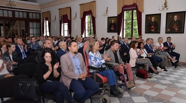 Podczas gali Lodołamacze 2017 we Wrocławiu nagrodzono Politechnikę Wrocławską oraz Bartłomieja Skrzyńskiego - rzecznika miasta Wrocławia do spraw niepełnosprawnych