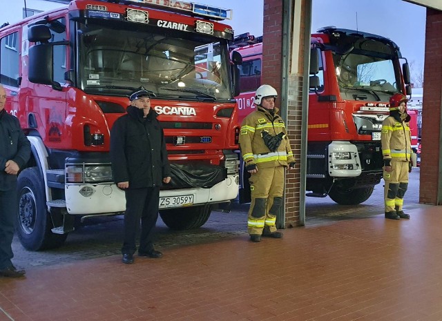 Przekazanie wozu za prawie 1,4 mln zł dla Straży Pożarnej w Białogardzie