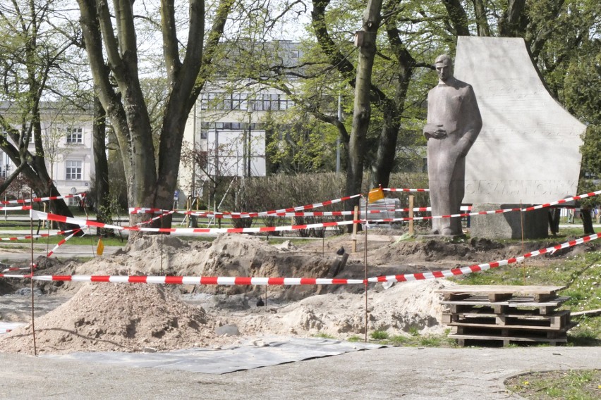 Oprócz nowych elementów tzw. małej architektury teren Parku...