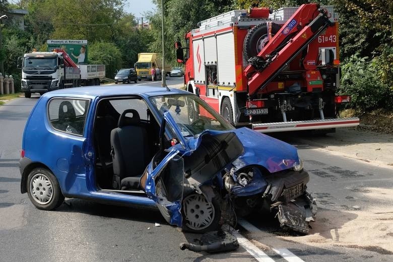 Kierująca fiatem seicento straciła panowanie nad pojazdem i...