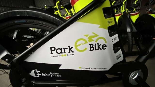 Miejskie "elektryki" na stacji Park and Bike na Czerwonych Makach