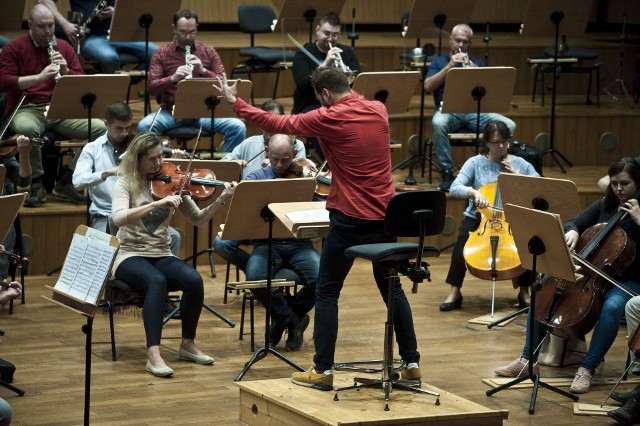Muzycy Orkiestry Symfonicznej Filharmonii Koszalińskiej intensywnie pracują, by w piątek wykonać dla publiczności wspaniały program, złożony z trzech wyjątkowych kompozycji.