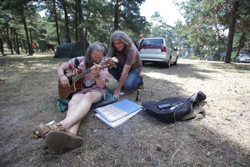 Zlot Hipisów Olsztyn 2013. Hipisi z gitarą [ZDJĘCIA]