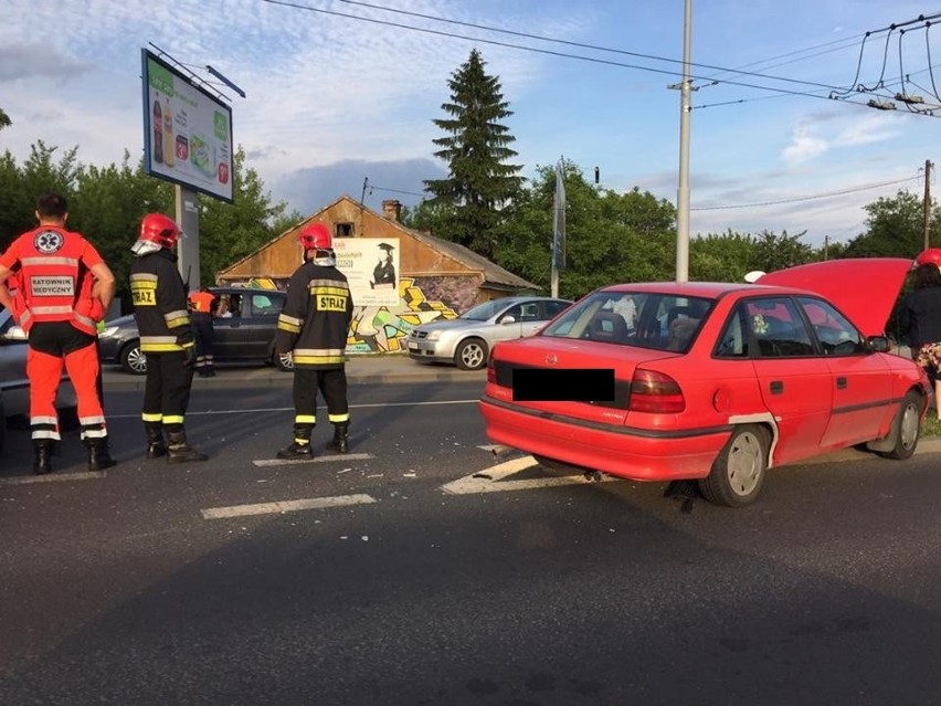 Zderzenie dwóch aut na skrzyżowaniu ul. Nadbystrzyckiej z Romatyczną