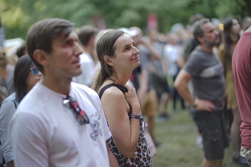 Jarocin 2018. Drugi dzień festiwalu - publiczność bawi się...