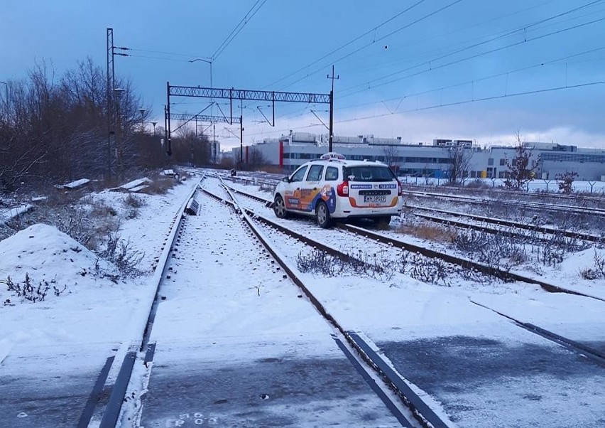 Atak zimy we Wrocławiu. Miasto stanęło w korku (ZDJĘCIA)