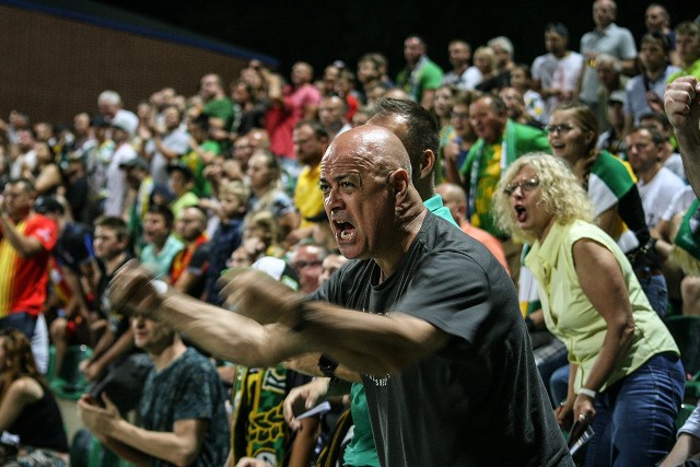 Żużlowcy Stelmetu Falubazu Zielona Góra wygrali pierwszy półfinałowy mecz w PGE Ekstralidze z Betard Spartą Wrocław (48:42) i są bliżej finału rozgrywek. Zobaczcie na zdjęciach, jak świetnie wspieraliście zielonogórską drużynę na stadionie przy W69.  OBEJRZYJ: Stelmet Falubaz Zielona Góra w półfinale ekstraligi pokonał Betard Spartę Wrocław 48:42. Komentarz po meczu Macieja Noskowicza w Radia Zachód