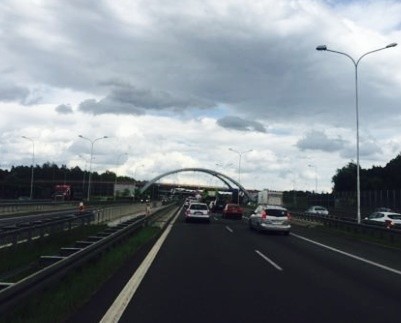 DZ24: Wypadek na A4 Katowice. Samochód uderzył w barierki, kierująca trafiła do szpitala