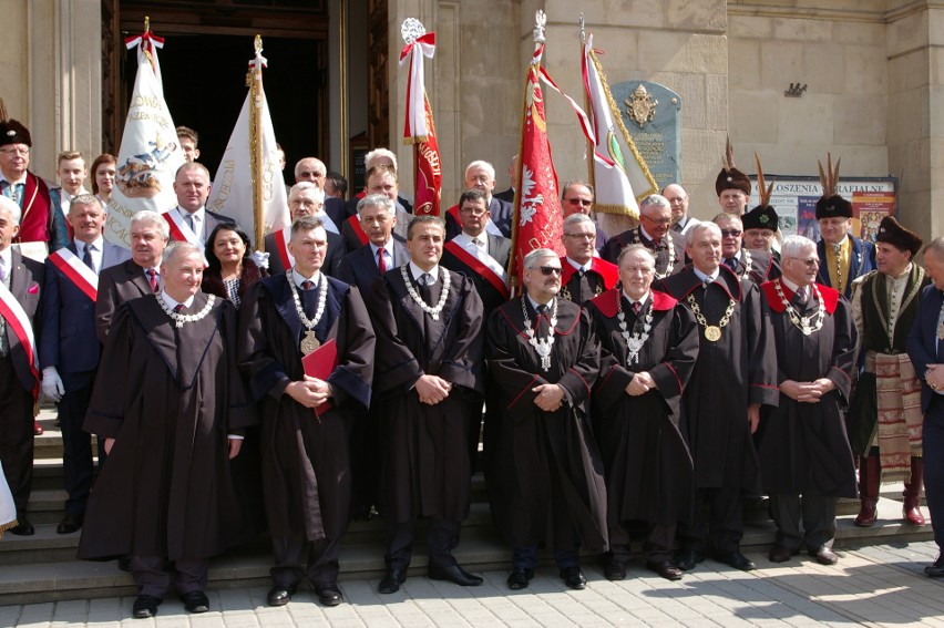 Gorlice. Cech Rzemiosł i Przedsiębiorczości ma nowy sztandar. Uroczyste poświęcenie w bazylice