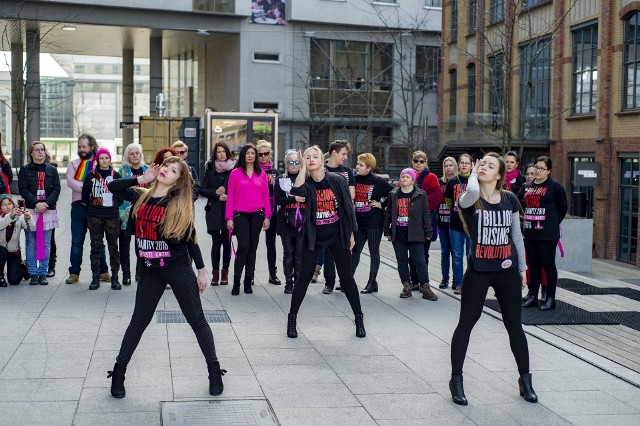 Akcja "Nazywam się Miliard" w Poznaniu przeciw przemocy wobec kobietZobacz kolejne zdjęcie --->