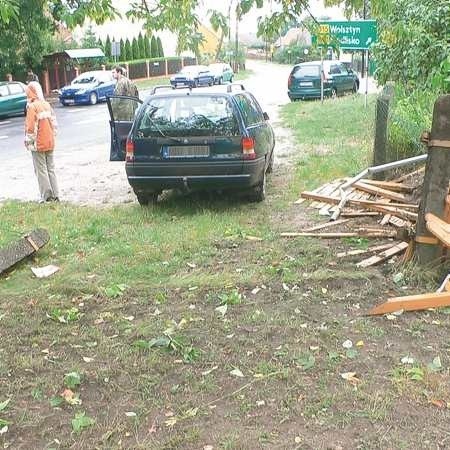 O tym zakręcie w podnowosolskim Przyborowie pisaliśmy kilkakrotnie. Fotografie przysłał nam mieszkający tutaj Czytelnik. Ma to być jego odpowiedź na wypowiedzi policjantów, że jest to&#8230; bezpieczne miejsce. - Z tymi wypadkami tutaj to jest na okrągło - dodaje Czytelnik.