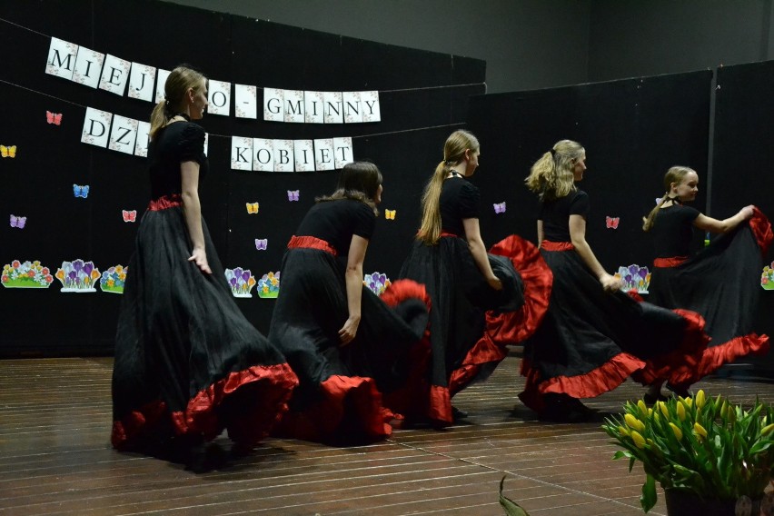 W Kikole zorganizowano Miejsko - Gminny Dzień Kobiet 2024. Było śpiewająco! Zdjęcia