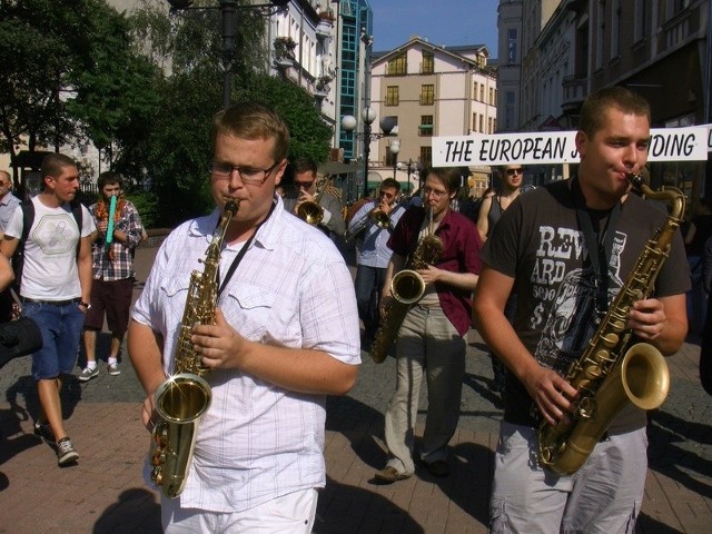 European Jazz Orchestra to zmieniany co roku skład 19 muzyków w wieku 18-30 lat.