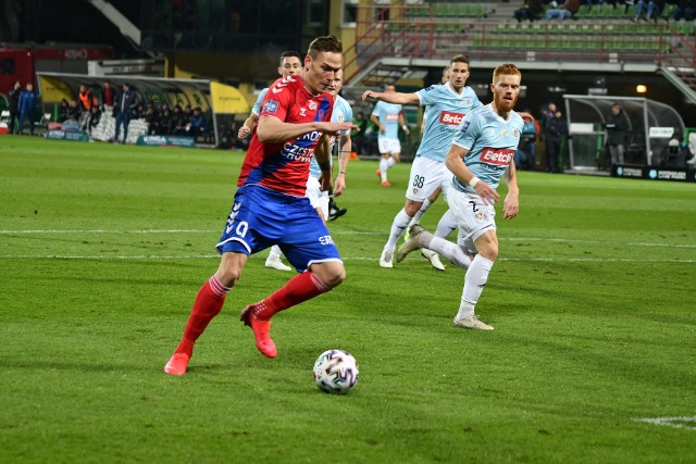 Raków Częstochowa wygrał z Piastem Gliwice 2:0Zobacz kolejne zdjęcia. Przesuwaj zdjęcia w prawo - naciśnij strzałkę lub przycisk NASTĘPNE