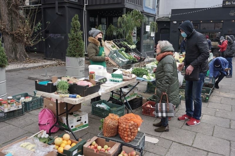 Łodź. Eko Targ na Off Piotrkowska. Zawekowane dania obiadowe. Tak ratują się łódzkie restauracje ZDJĘCIA