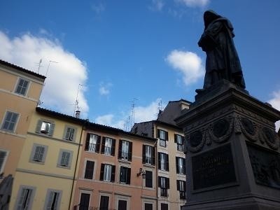 Pomnik Giordano Bruno na Campo de`Fiori