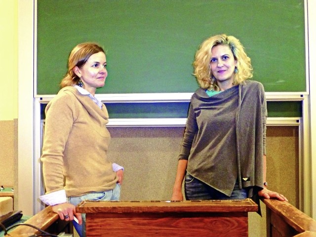 Dr Ewa Bińczyk (z prawej) i dr Aleksandra Derra prowadzą roczne Gender Studies (studia nad płcią) w toruńskim UMK.