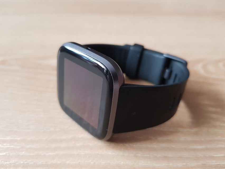 Fitbit Versa 2 – oto druga generacja najlepiej sprzedającego się smartwatcha firmy z San Francisco. Test, recenzja