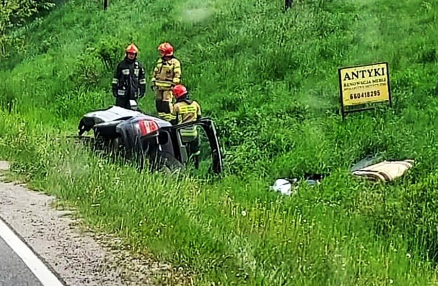 Rozbite auto zapaliło się zanim wydobyto ranną. W Krynicy strażacy ocalili kobietę