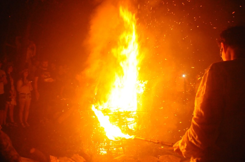 Kraków. Noc Kupały za nami, pod kopcem Kraka uczczono najkrótszą noc