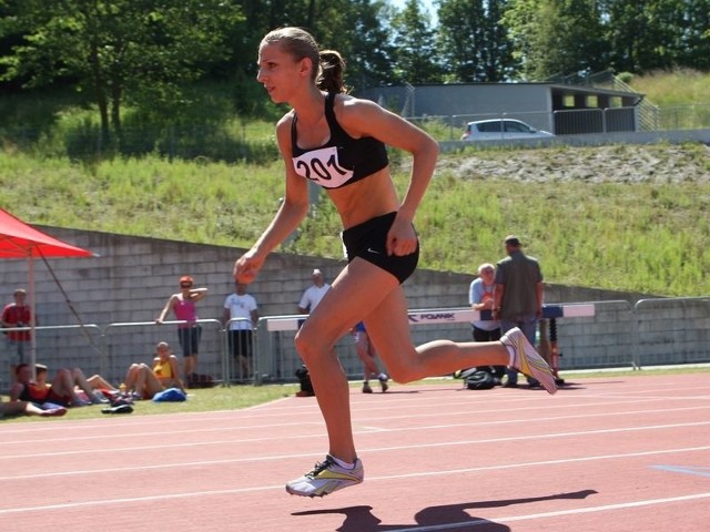 Angelika Cichocka przegrała z Amerykanką, ale okazała się najszybszą zawodniczką z Polski w biegu na 1500 m.