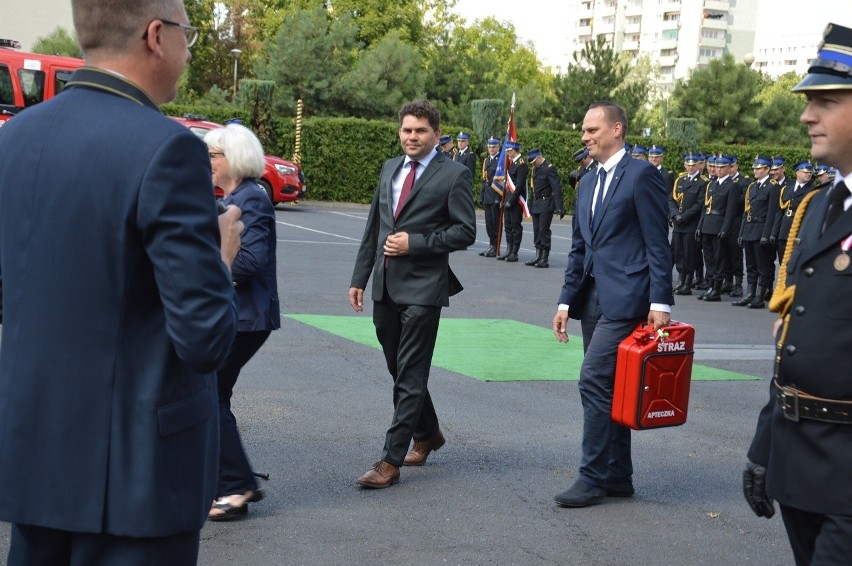 Stalowa Wola. Komendant strażaków przeszedł w piątek na „zaopatrzenie emerytalne” [ZDJĘCIA]