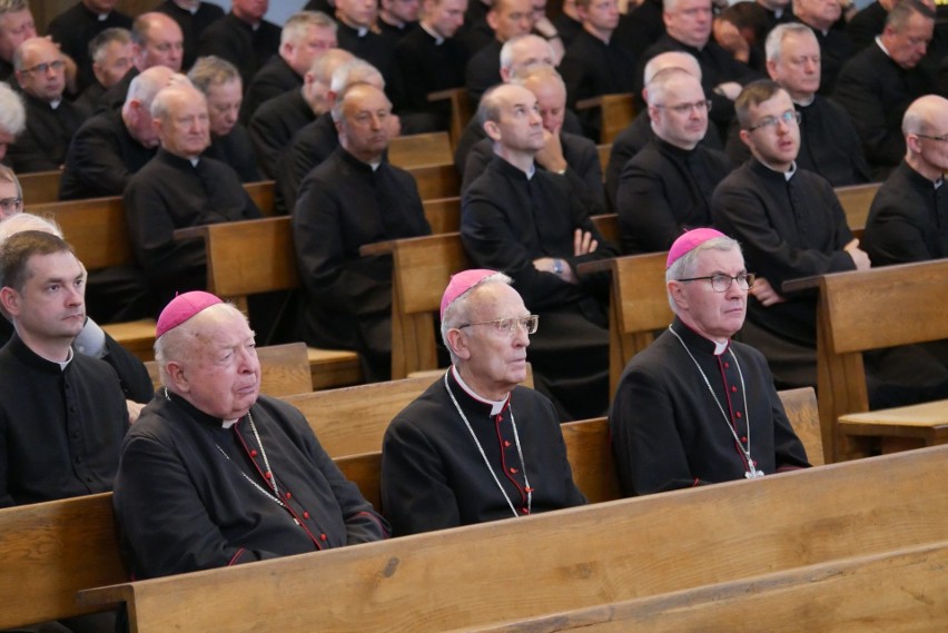 Obchody dnia modlitwy o uświęcenie kapłanów w katedrze w...