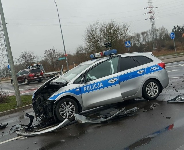 Radiowóz zderzył się z pandą w okolicach galerii Biała w Białymstoku