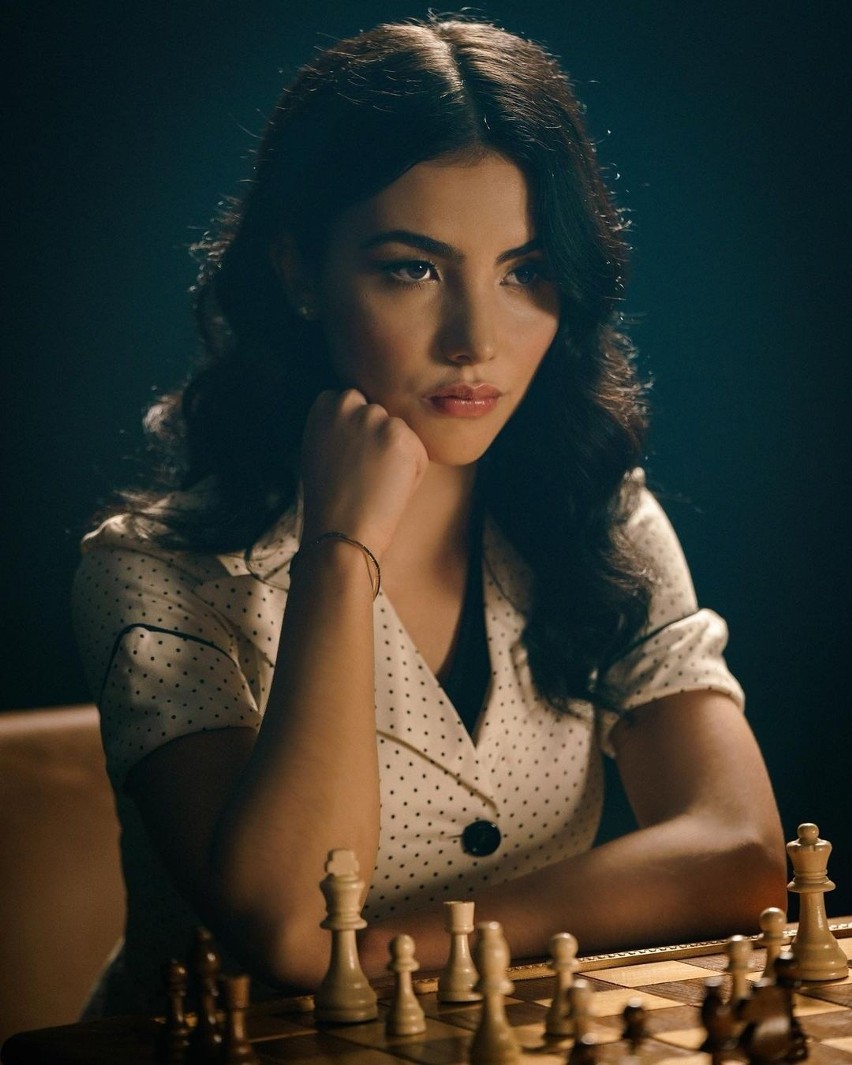 „Gambit Królowej” najgorętszej szachistki świata Andrei Botez. Z taką przegrać, to jak wygrać