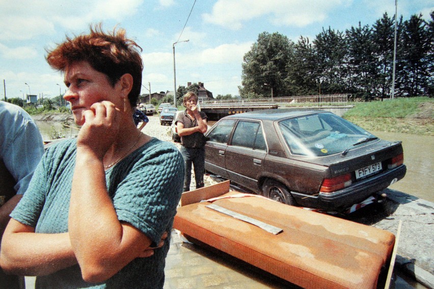 Powódź Tysiąclecia: 23 lata temu wielka woda spustoszyła Polskę. Dzisiaj też wciąż pada i pada... Zobacz archiwalne ZDJĘCIA