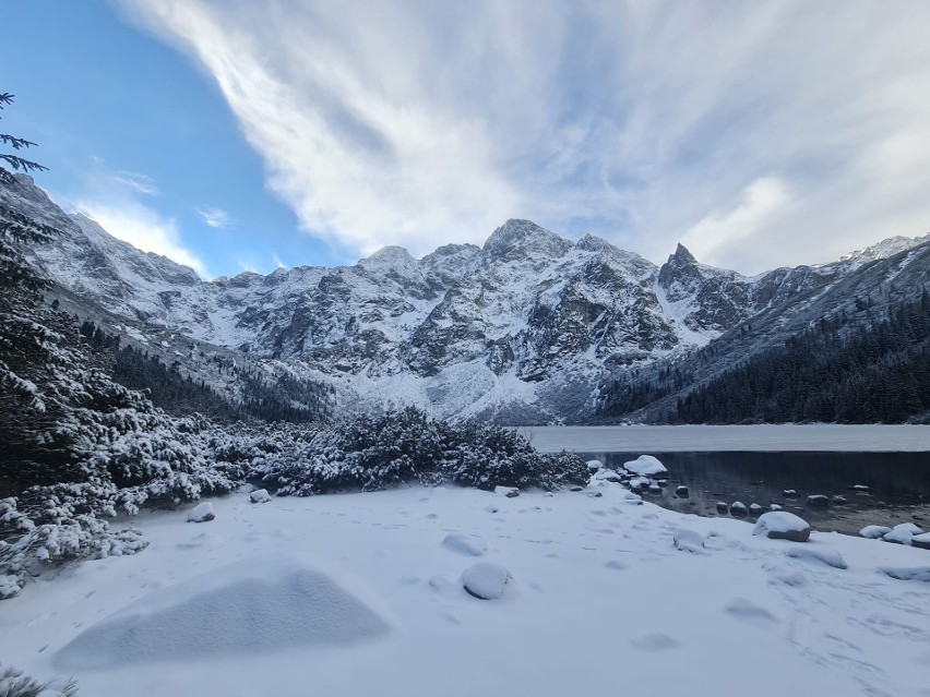 Tatry zimą. Morskie Oko zamarza. TPN wydał ostrzeżenie dla...