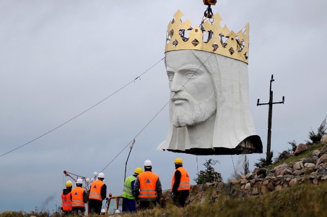 Tak w listopadzie 2010 roku zakończyła się budowa pomnika Jezusa Chrustusa Króla Wszechświata w Świebodzinie