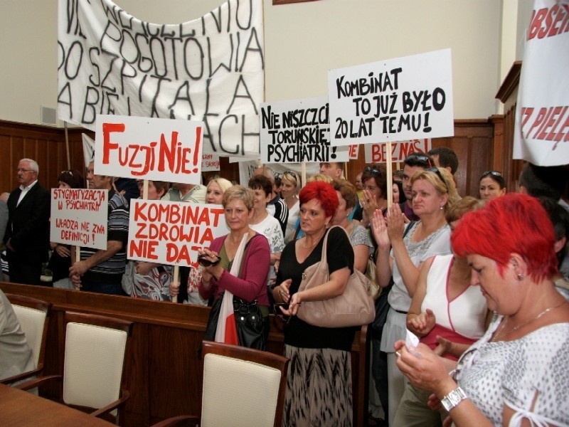 Przez kilka godzin protestujący czekali na głosowanie...