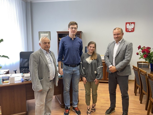 W imieniu połczyńskiej społeczności lekarzy Lidę i Mykoła Napora przywitał w ratuszu burmistrz Sebastian Witek. W spotkaniu uczestniczył także szef przychodni Marek Makowski.